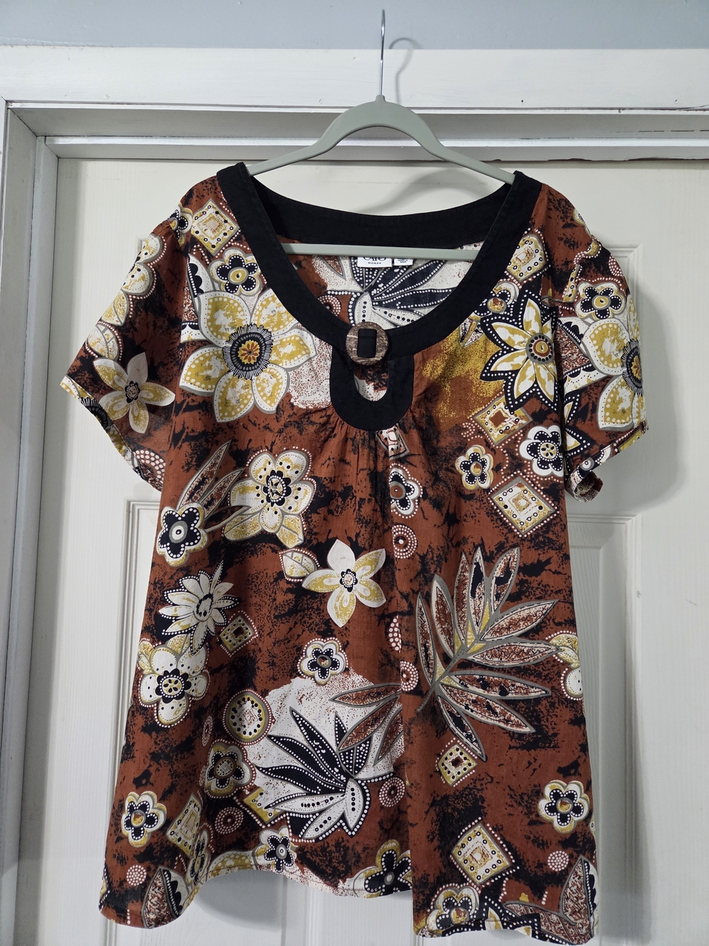 Cato Earthtone Floral Abstract O-Ring Scoop Neck Short Sleeve Blouse